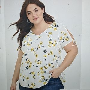 Torrid floral blouse